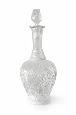 Licorera de cristal tallado decorativo