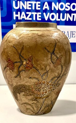 Jarrón vintage estilo japonés bronce y dorado.