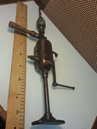 Berbiquí antiguo de carpintero