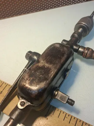 Berbiquí antiguo de carpintero