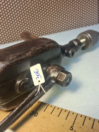 Berbiquí antiguo de carpintero