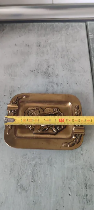 Cenicero de bronce con carro romano