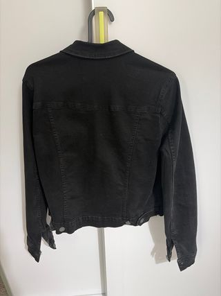 Cazadora vaquera Stradivarius negra Talla M