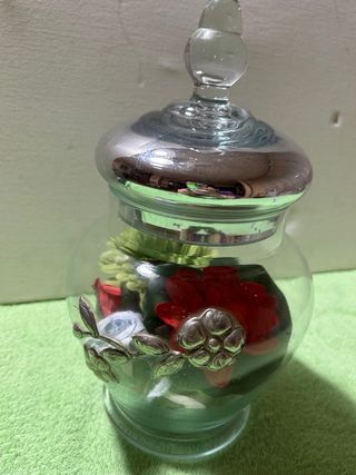 Jarrón Vintage tapa espejo y flor de estaño repuja