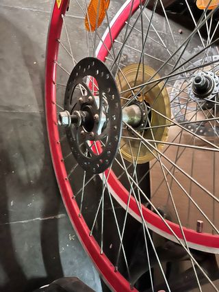 Ruedas de Bicicleta con Aro Rojo