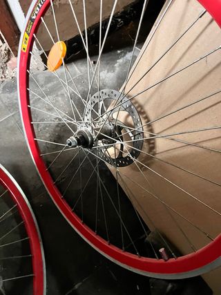 Ruedas de Bicicleta con Aro Rojo