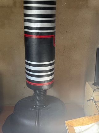 Saco de boxeo, guantes y vendas