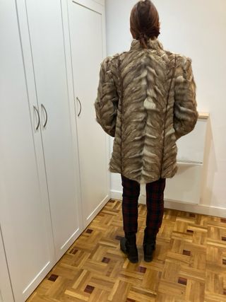Chaquetón piel conejo marrón y beige