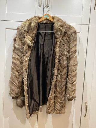 Chaquetón piel conejo marrón y beige