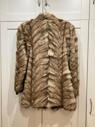 Chaquetón piel conejo marrón y beige