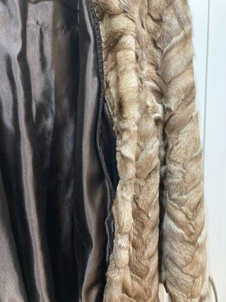 Chaquetón piel conejo marrón y beige