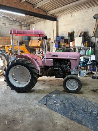 Tractor Fiat 411r antiguo