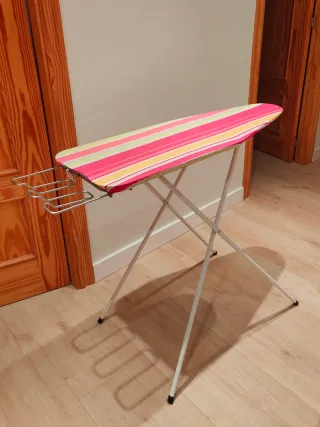 Tabla de planchar con diseño de rayas