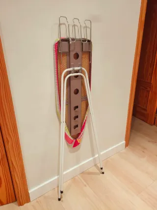 Tabla de planchar con diseño de rayas