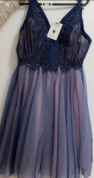 Vestido azul con pedrería y tul