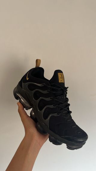Nike Air VaporMax Plus Negro/Dorado