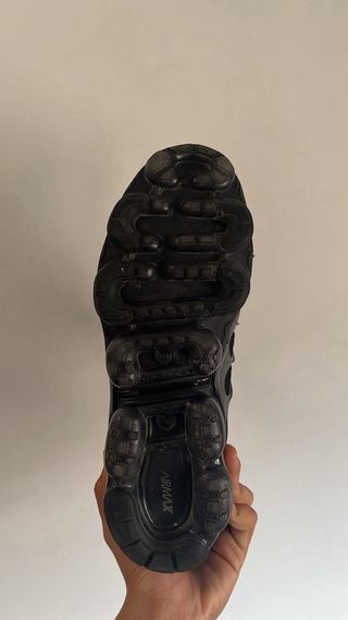 Nike Air VaporMax Plus Negro/Dorado