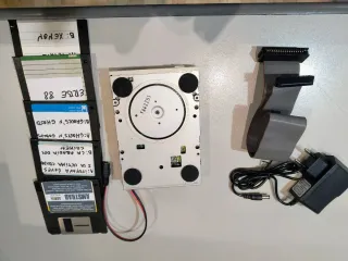 Disquetera 3"5 para Amstrad + Cables y Fuente+jueg