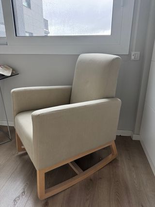 Mecedora lactancia tapizada beige