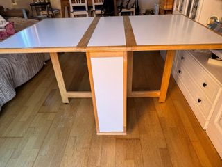 Mesa plegable madera y blanco