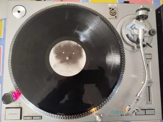 Plato Akiyama DJ-3000 Plata