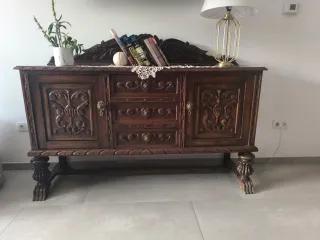 Mueble antiguo de madera rústico