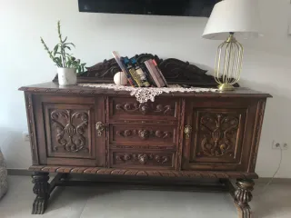 Mueble antiguo de madera rústico