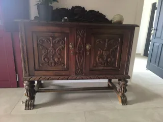 Mueble antiguo de madera rústico