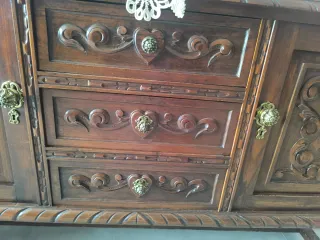 Mueble antiguo de madera rústico