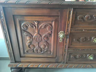 Mueble antiguo de madera rústico