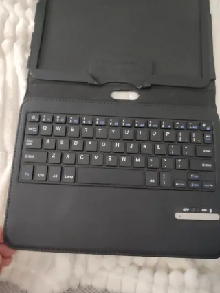 Funda con teclado para tablet