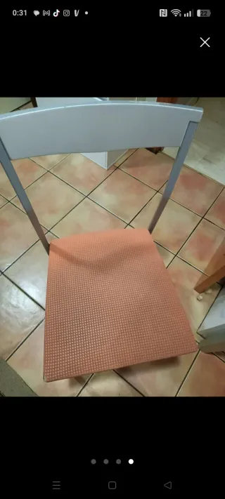 Mesa naranja plegable de cocina