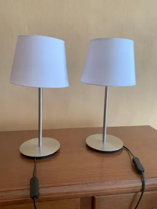 Juego 2 Lámparas Mesilla Blancas y Plateadas