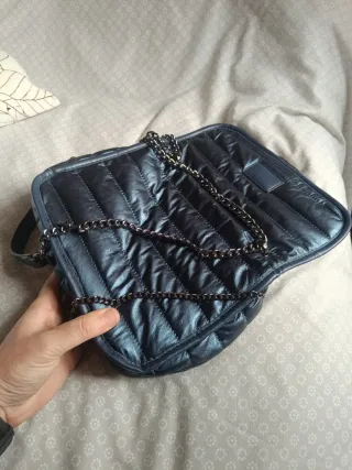 Bolso azul brillante