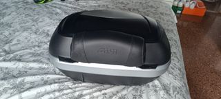 Baúl GIVI V47 MONOKEY + Soporte Yamaha Tracer