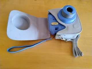 Cámara Fuji Instax Mini 9 + Funda y Correa