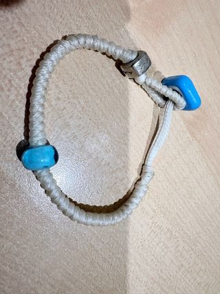 Braccialetto AUA bianco con occhio blu argento