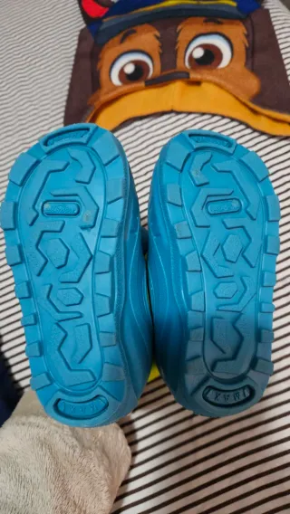 Peto nieve talla 18 meses  Botas talla 22/23 Gorro