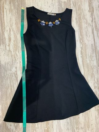 Vestido negro con pedrería