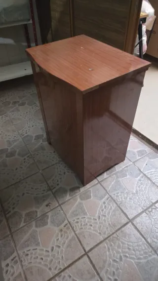 Máquina de coser con mueble