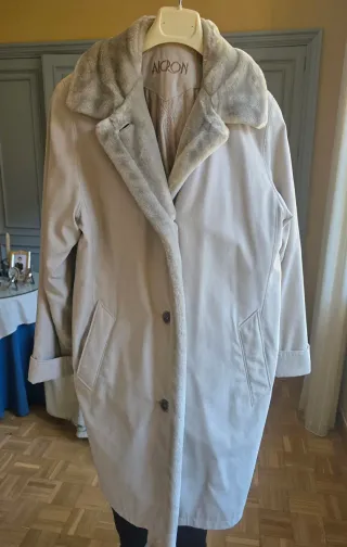 Abrigo/Gabardina de la firma Alcron.