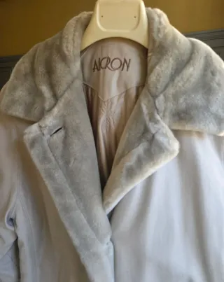 Abrigo/Gabardina de la firma Alcron.