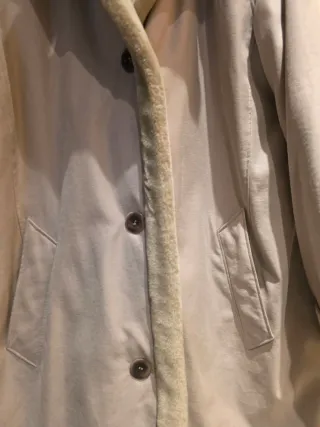 Abrigo/Gabardina de la firma Alcron.