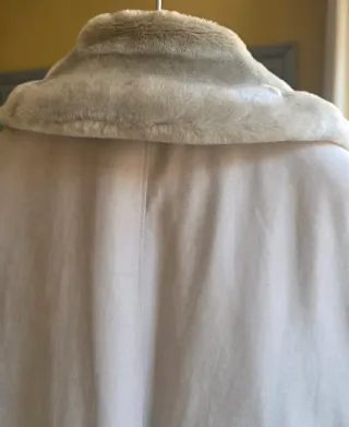 Abrigo/Gabardina de la firma Alcron.