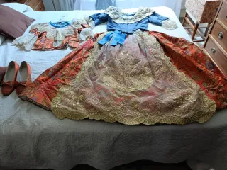 Traje de Fallera Oro y Naranja para niña.