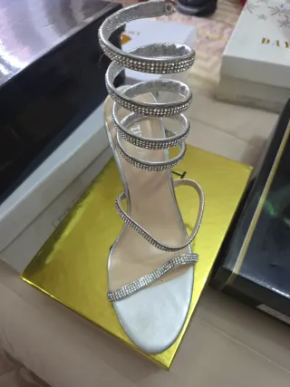 Zapatos de fiesta dorados sin estrenar T.38