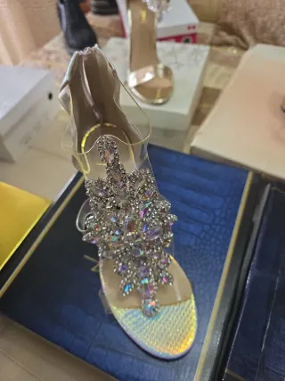 Zapatos de fiesta dorados sin estrenar T.38