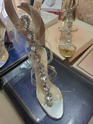 Zapatos de fiesta dorados sin estrenar T.38