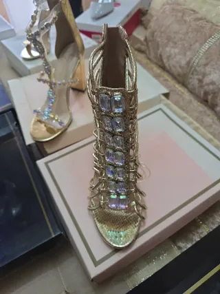 Zapatos de fiesta dorados sin estrenar T.38