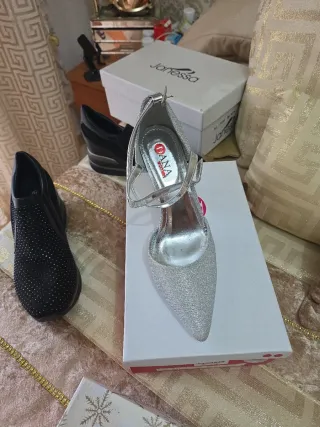 Zapatos de fiesta dorados sin estrenar T.38